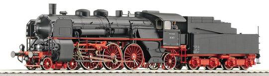 Steam locomotive BR 18.4<br /><a href='images/pictures/Roco/63363.jpg' target='_blank'>Full size image</a>